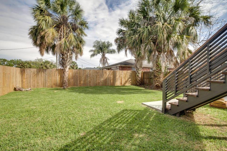4 Mi to French Quarter: Walkable Apt w/ Yard Apartment in New Orleans