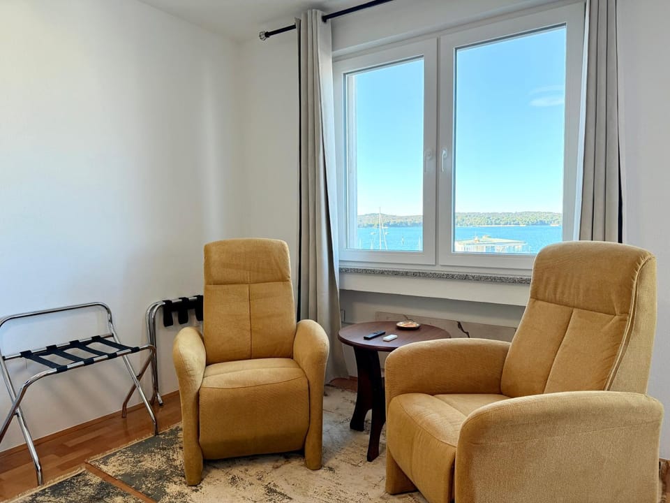 Seating area, Bedroom