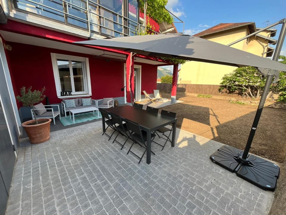 Property building, Patio, BBQ facilities, Balcony/Terrace, Dining area