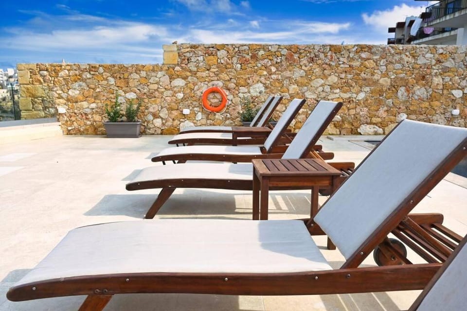 Day, Pool view, Swimming pool, sunbed