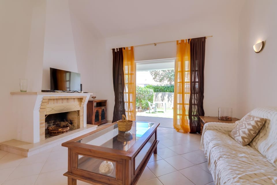 Communal lounge/ TV room, TV and multimedia, Living room, Seating area
