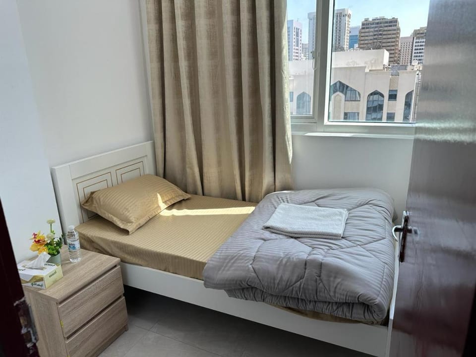 Corniche Street - Stunning Room Hostel in Abu Dhabi