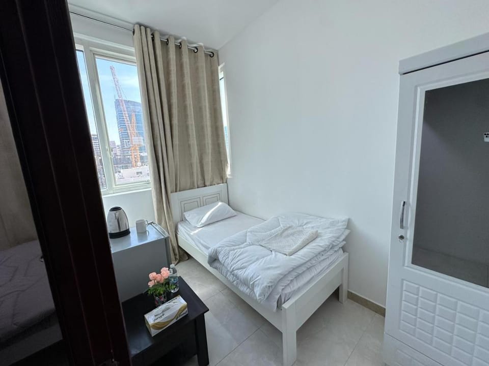 Corniche Street - Stunning Room Hostel in Abu Dhabi
