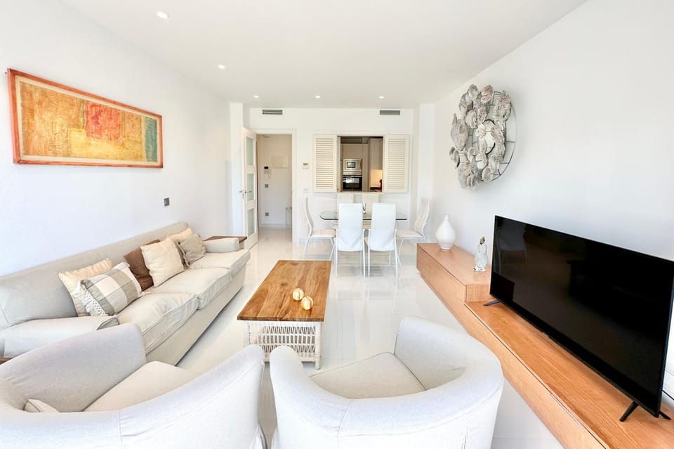 TV and multimedia, Living room, Seating area, Dining area