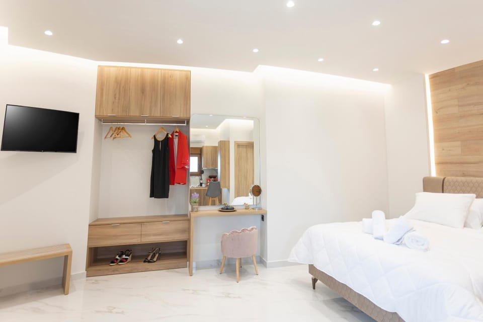 Bed, TV and multimedia, Photo of the whole room, Bedroom, towels, wardrobe