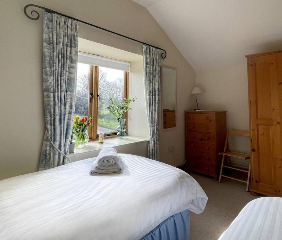 Cute Farm Cottage in quaint, peaceful village House in South Cambridgeshire District