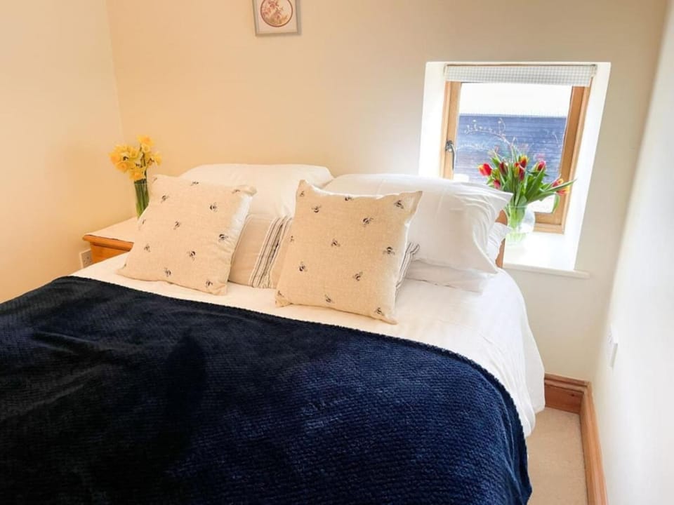 Cute Farm Cottage in quaint, peaceful village House in South Cambridgeshire District