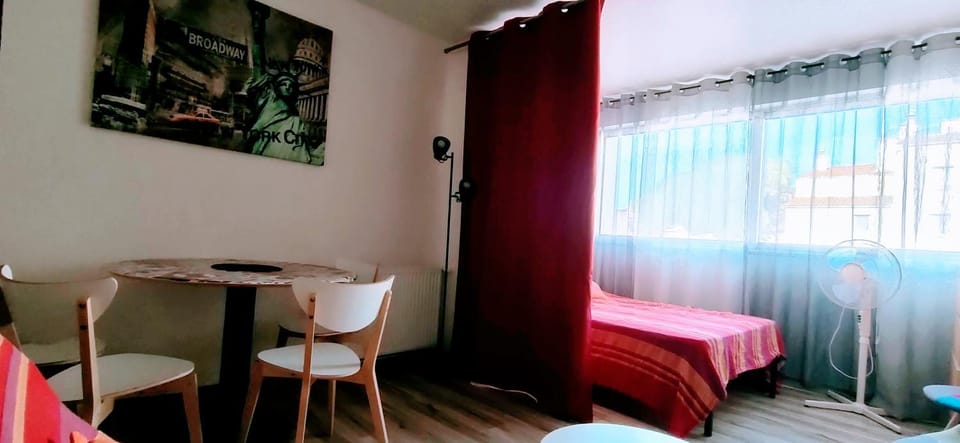 Bed, Photo of the whole room, Dining area