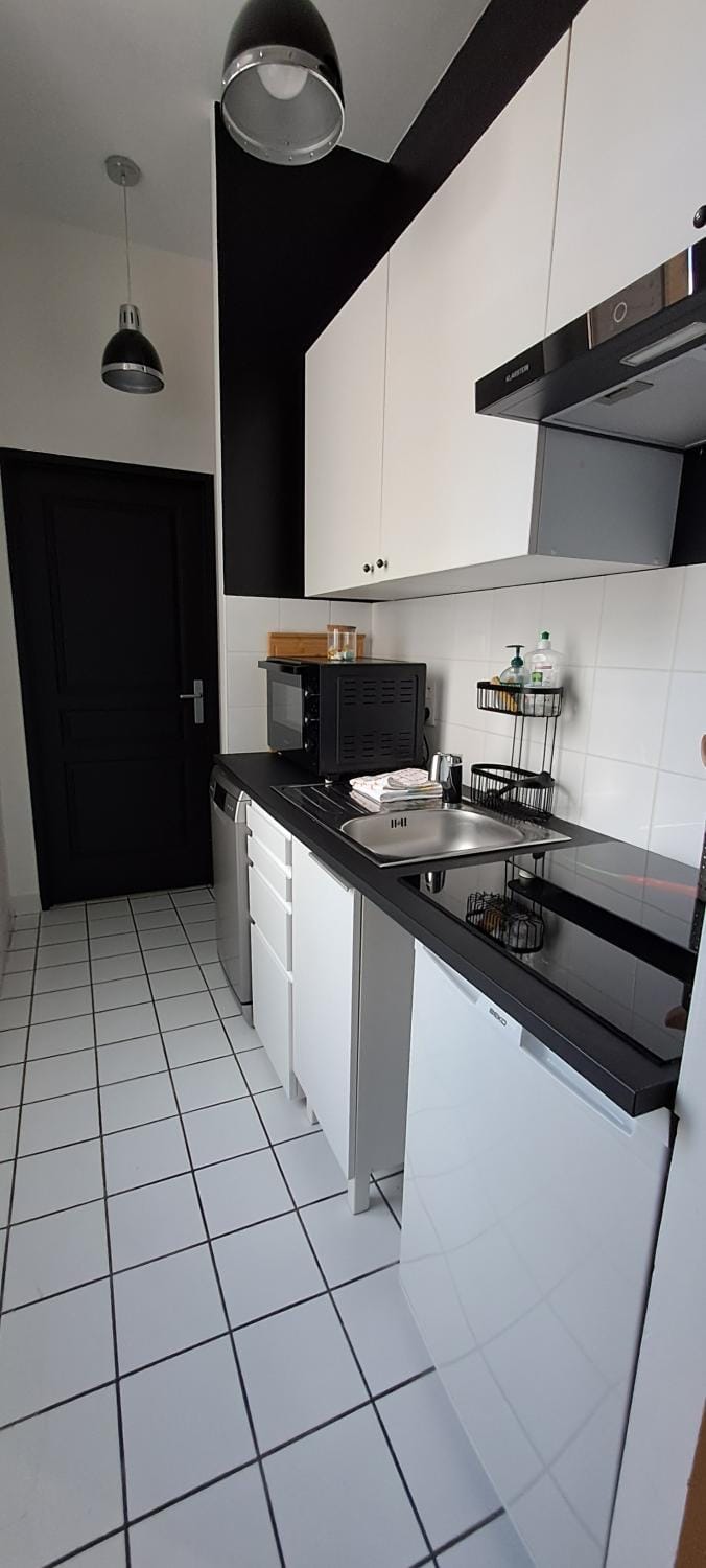 Kitchen or kitchenette