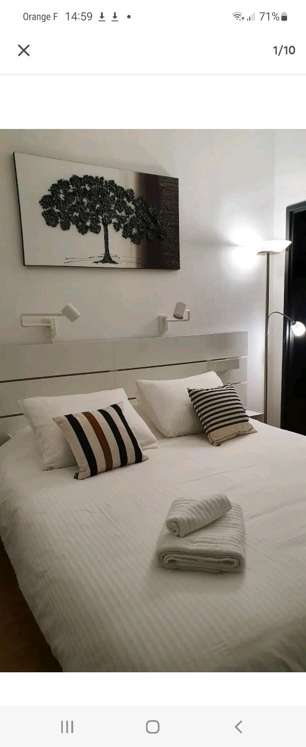 Bed, Photo of the whole room, Bedroom, towels