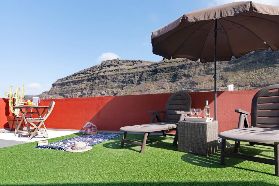 Property building, Balcony/Terrace, Living room