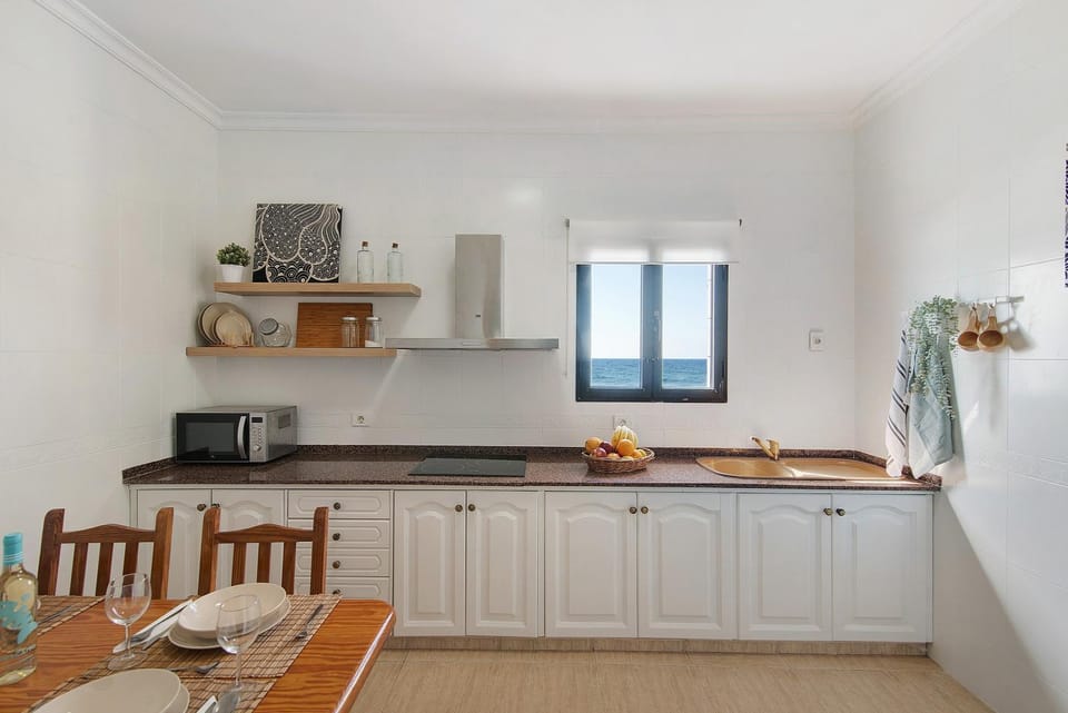 Property building, Kitchen or kitchenette, Living room