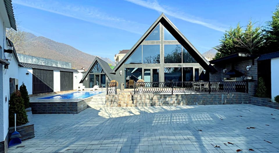 Property building, Day, Pool view, Swimming pool