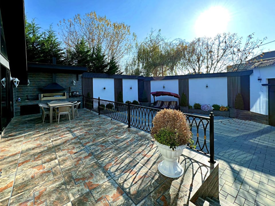 Property building, Patio, Day, View (from property/room), Balcony/Terrace, Dining area