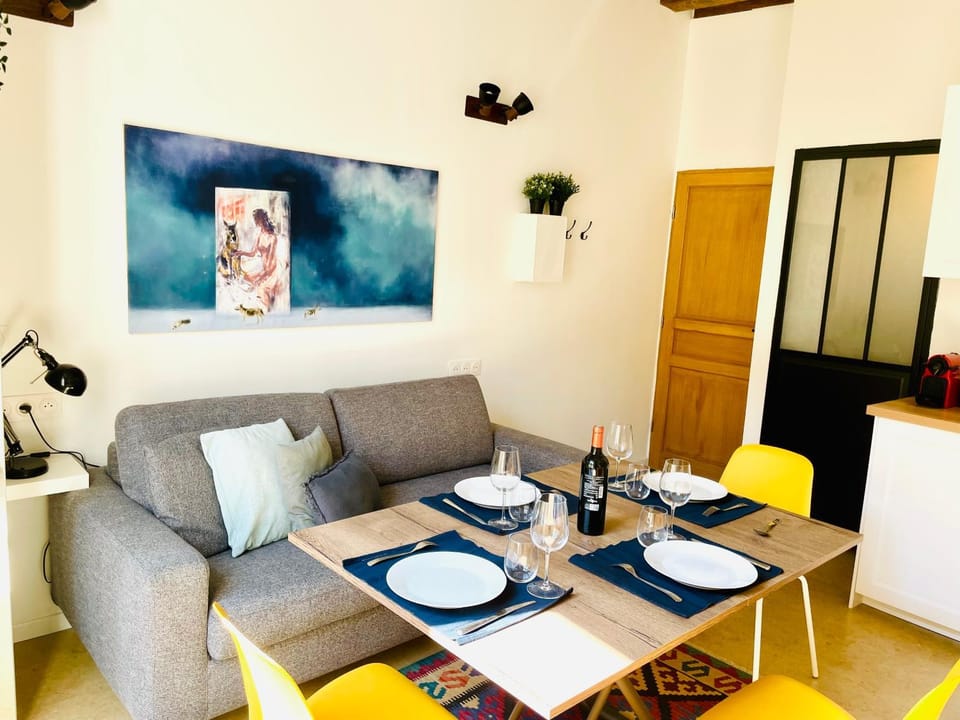 Seating area, Dining area