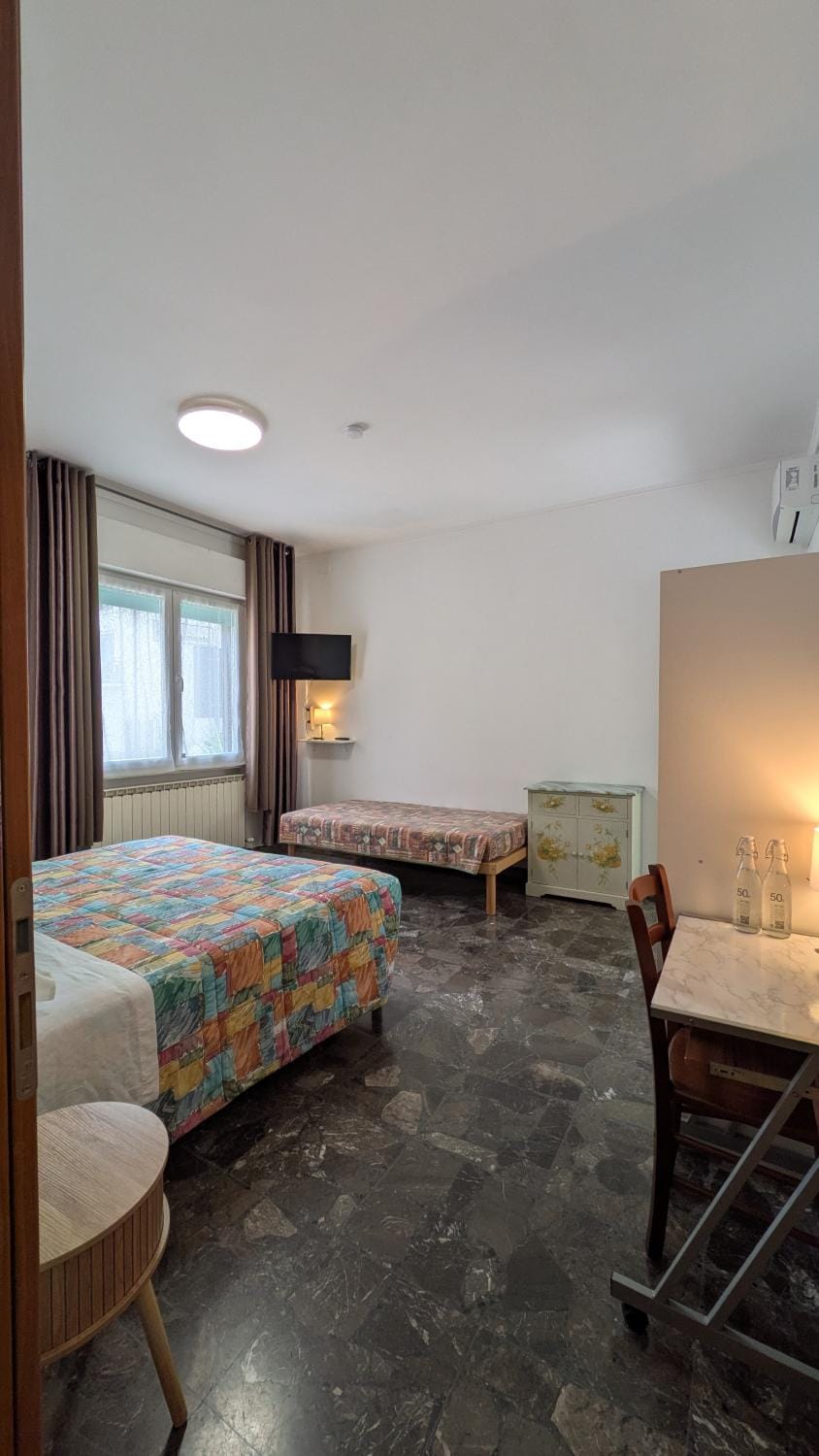 Bed, TV and multimedia, Bedroom, air conditioner