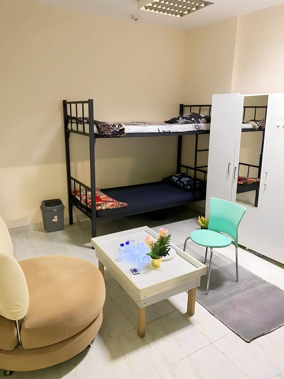 MBZ - Nice Bed Space "MEN" Hostel in Abu Dhabi