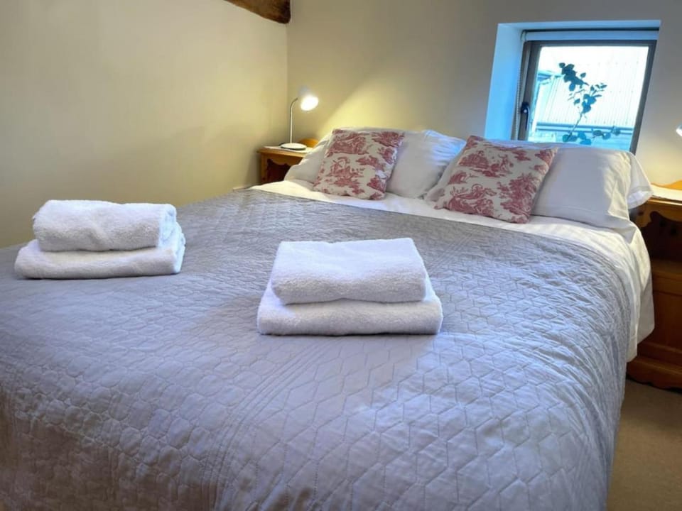 Cute Farm Cottage in quaint, peaceful village House in South Cambridgeshire District