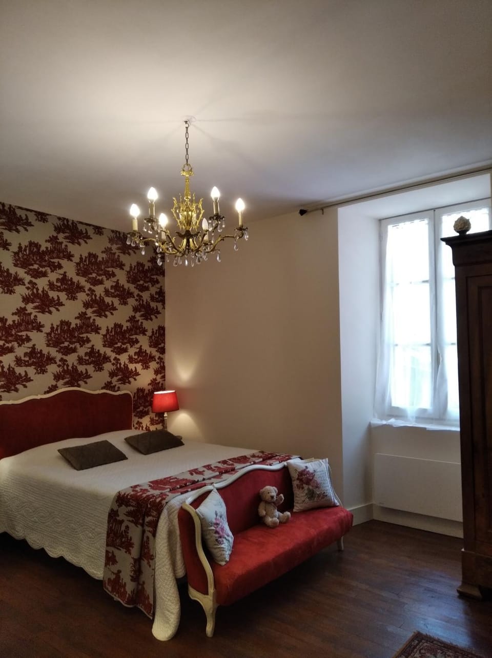 Bed, Photo of the whole room