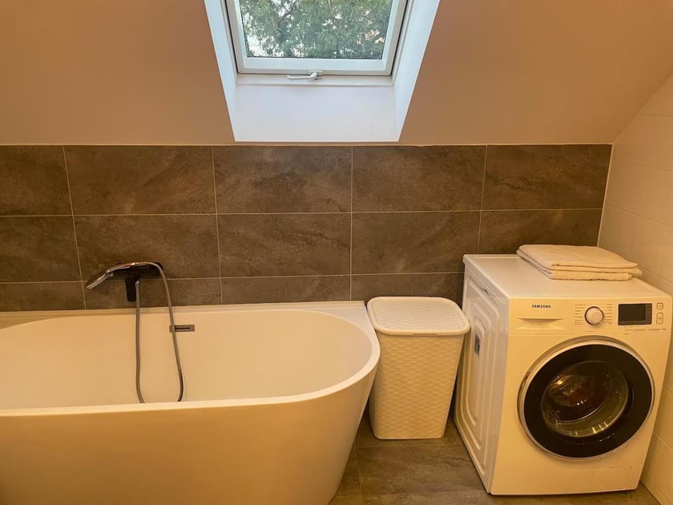 Bathroom, Bath, washing machine