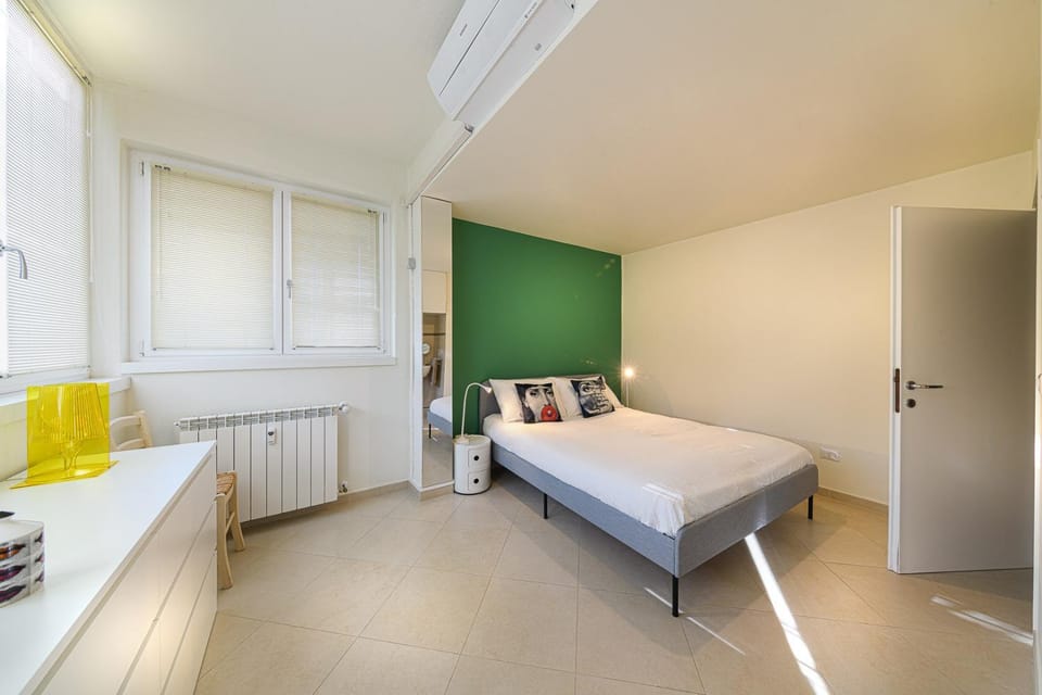 Bed, Photo of the whole room, Bedroom, wardrobe