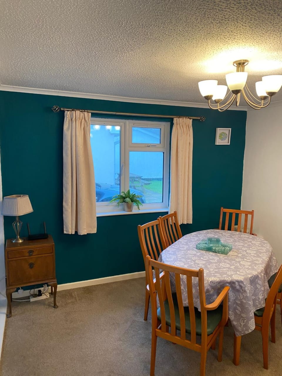 Light and bright 3 bedroom bungalow in Cornwall House in England