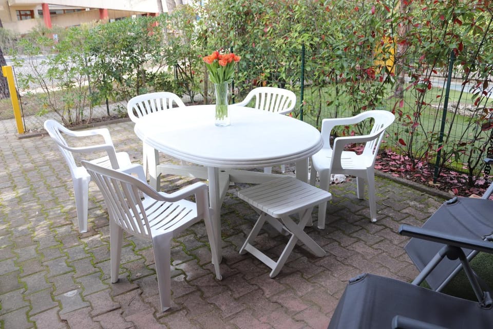 Garden, Dining area