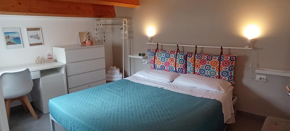Bed, Photo of the whole room, Bedroom, wardrobe