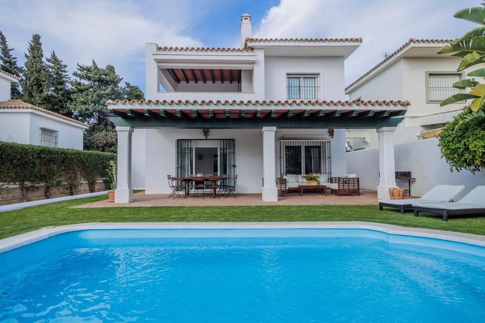 Property building, Garden view, Swimming pool, sunbed