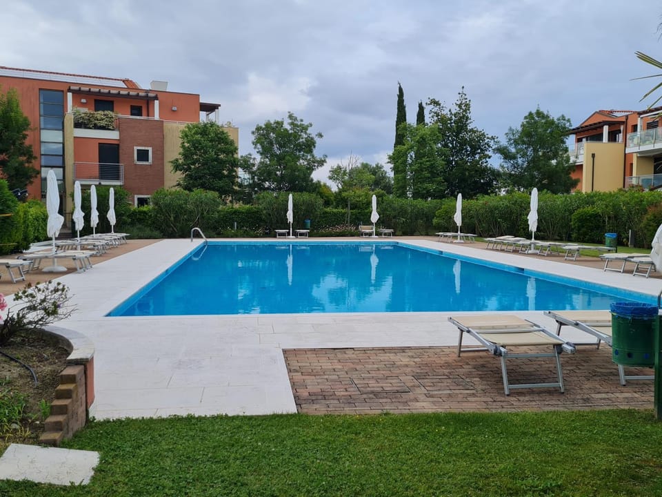 Pool view, Swimming pool, sunbed