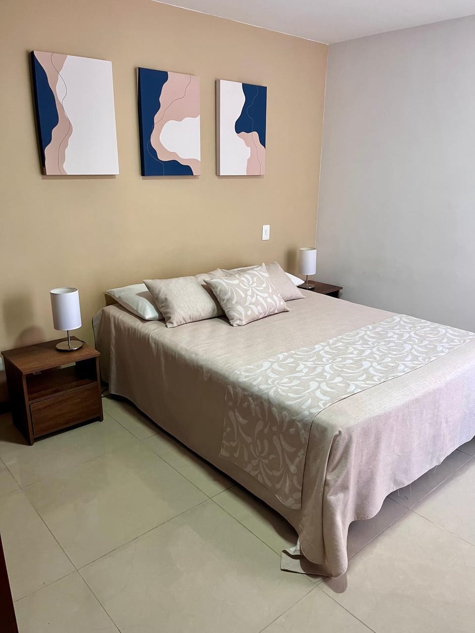 Apartamento Completo Poblado - Ubicacion Central con Parqueadero Apartment in Medellin