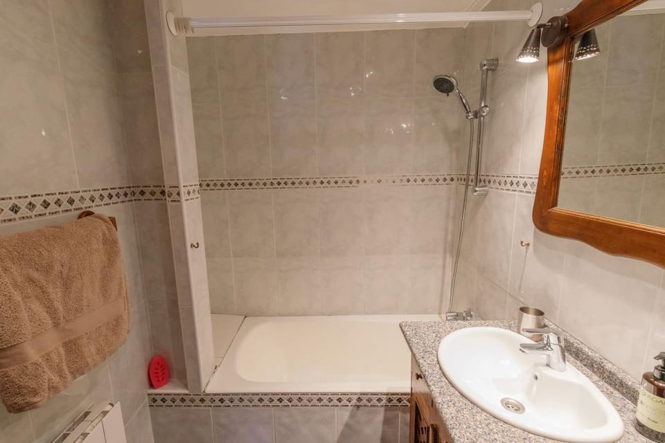 Sopelana pueblo muy cerca de la playa ideal para surfistas y familias. Apartment in Sopelana
