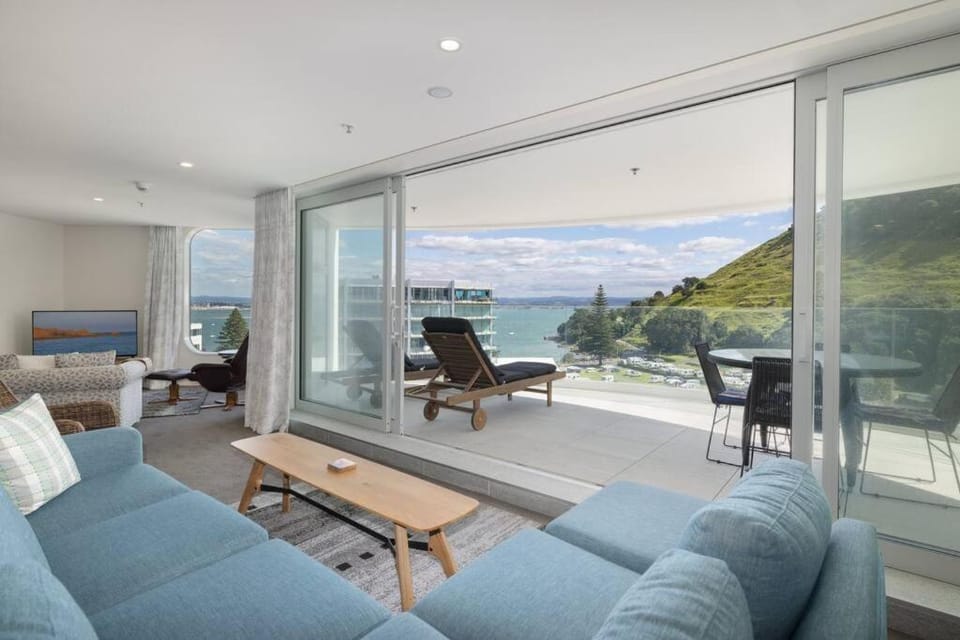 Oceanside Apartment with Iconic Views Apartment in Bay Of Plenty
