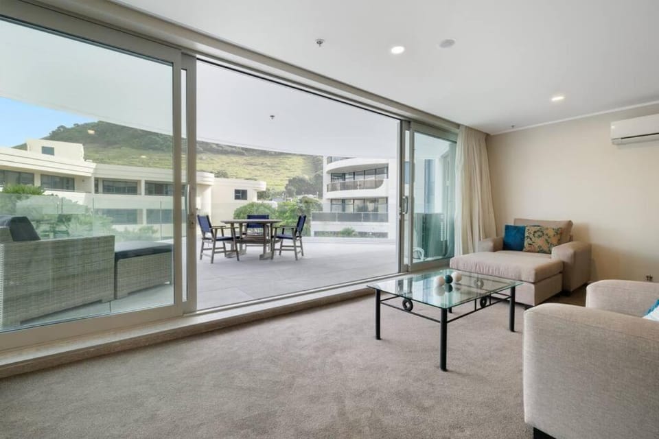 Oceanside Apartment with Pool Views Apartment in Bay Of Plenty