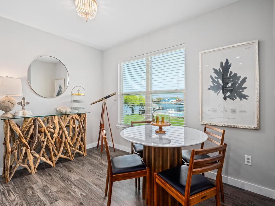 View (from property/room), Dining area, Pool view, furniture