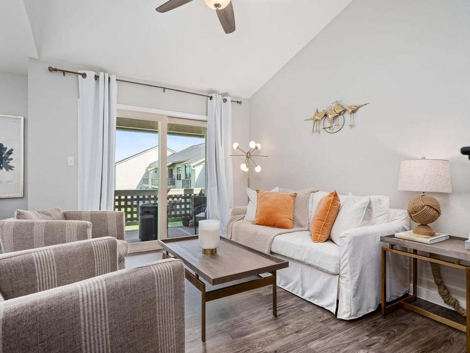Balcony/Terrace, Living room, Seating area, furniture
