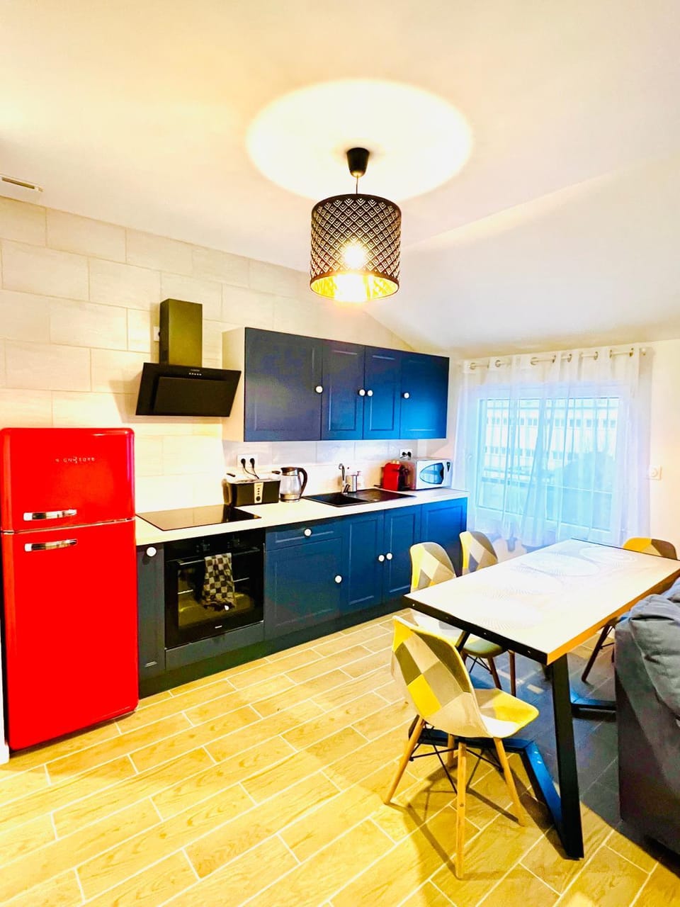 Kitchen or kitchenette, Dining area, minibar, pet friendly, stove