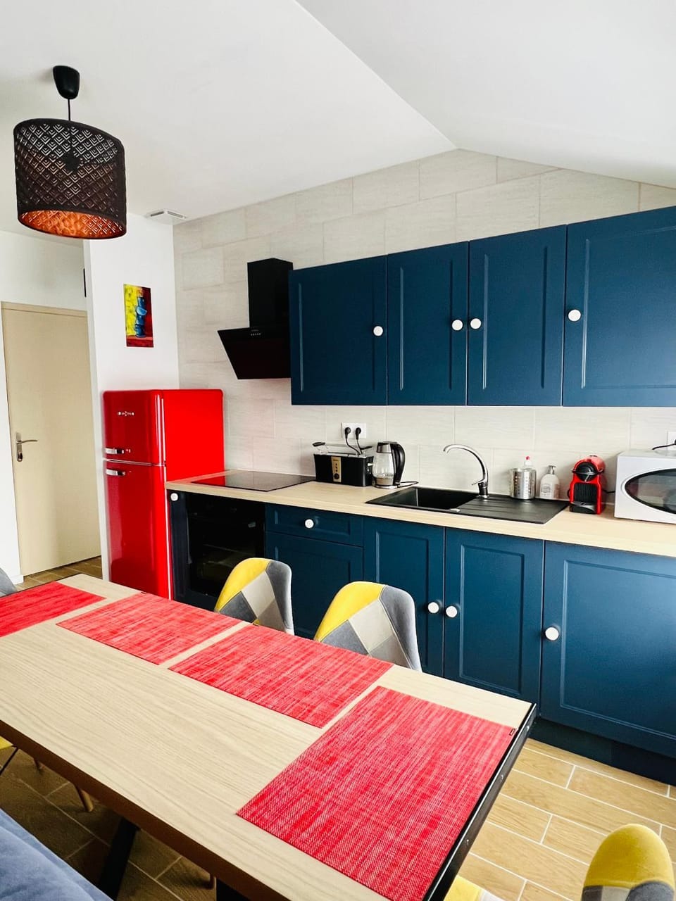 Kitchen or kitchenette, Dining area, pet friendly, stove
