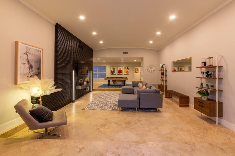 Living room, Seating area