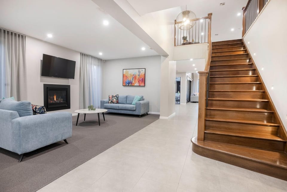 TV and multimedia, Living room, Seating area