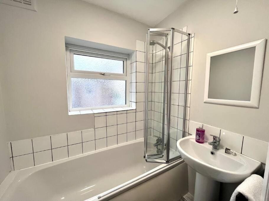 4 bedroom 10 mins to city Apartment in Gateshead