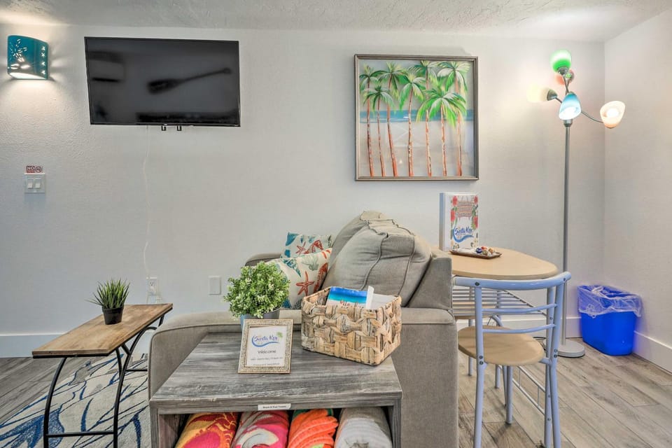 Cozy Siesta Key Dream Inn Rental < 1/2 Mi to Beach Apartment in Siesta Beach