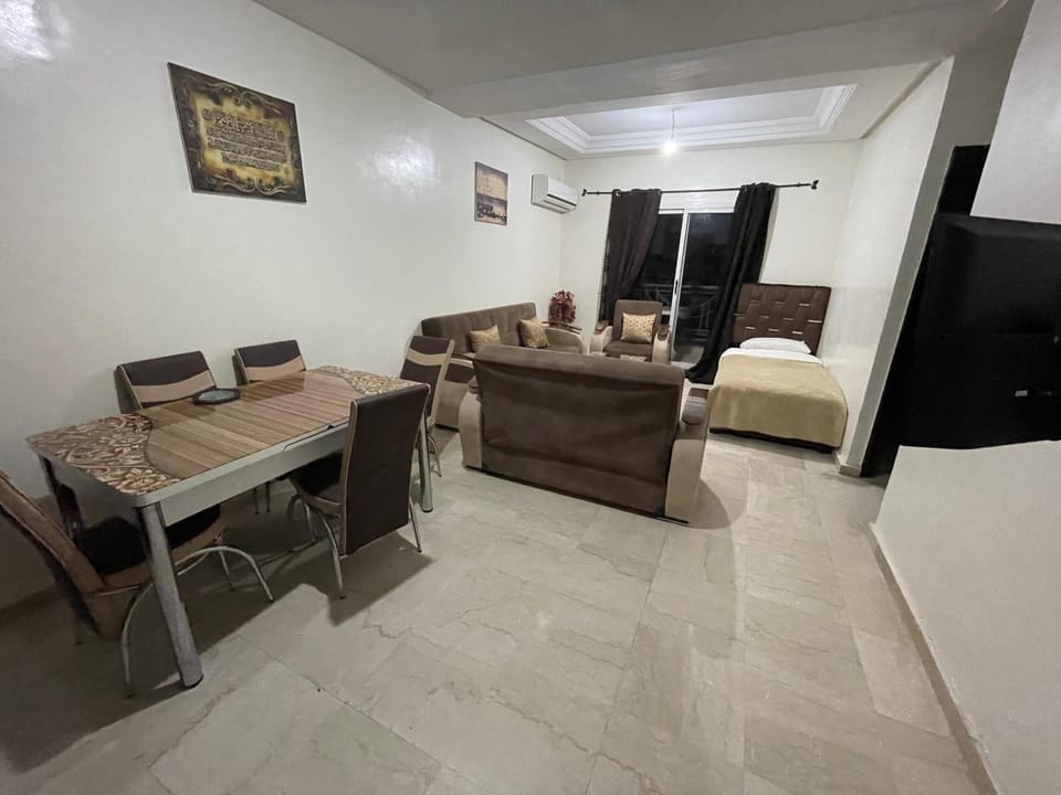 Appartement 17 3ème étage avec balcon POUR FAMILLE Apartment in Marrakesh