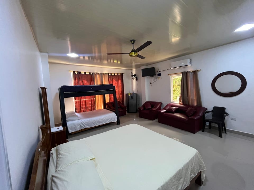 Bed, TV and multimedia, Photo of the whole room, Bedroom, air conditioner