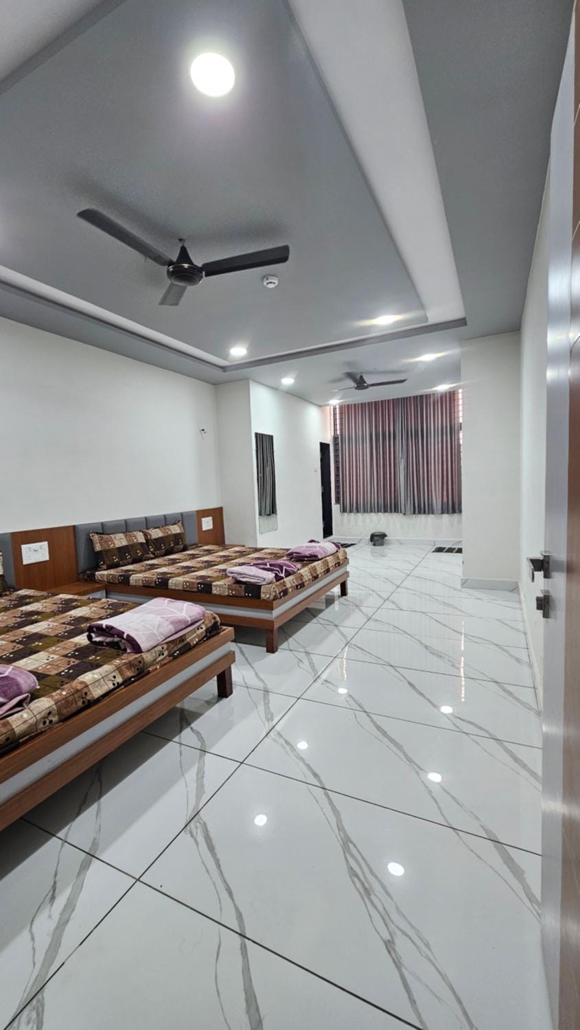 Bed, Living room, Photo of the whole room, Seating area