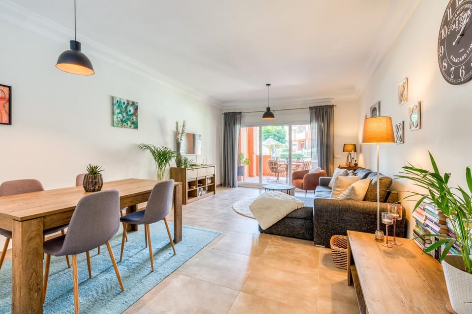 Living room, Dining area