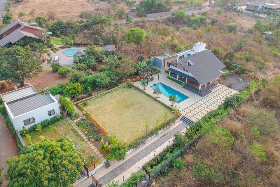 Property building, Bird's eye view, Garden
