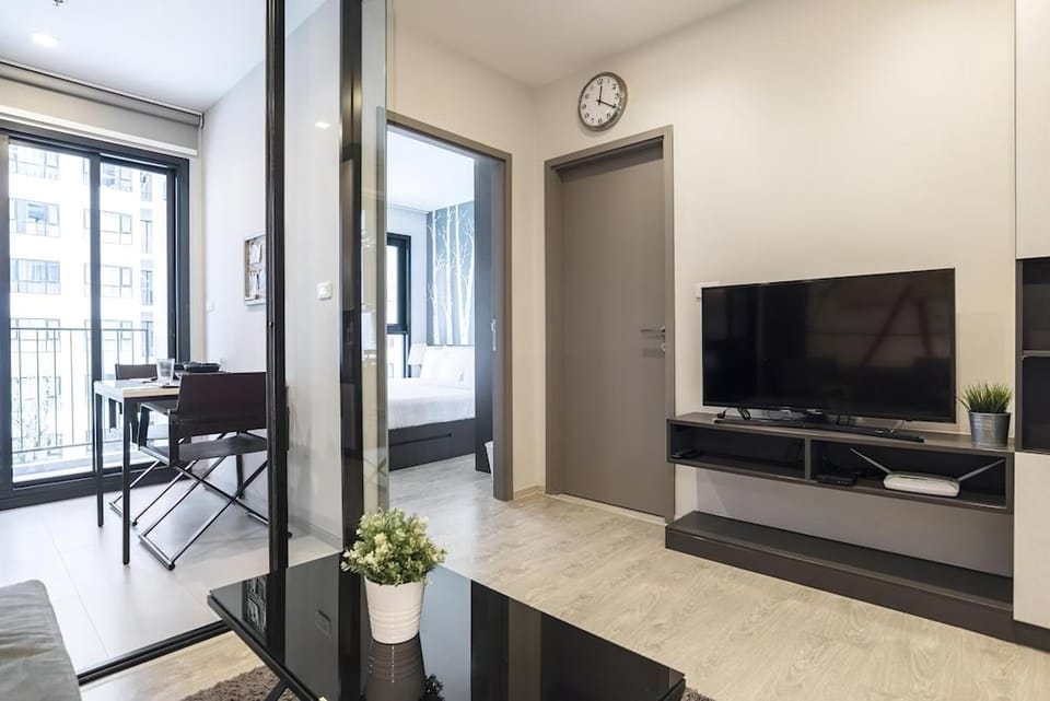 Central Pattaya Fully Equipped Condo Next to Beach Apartment in Pattaya City