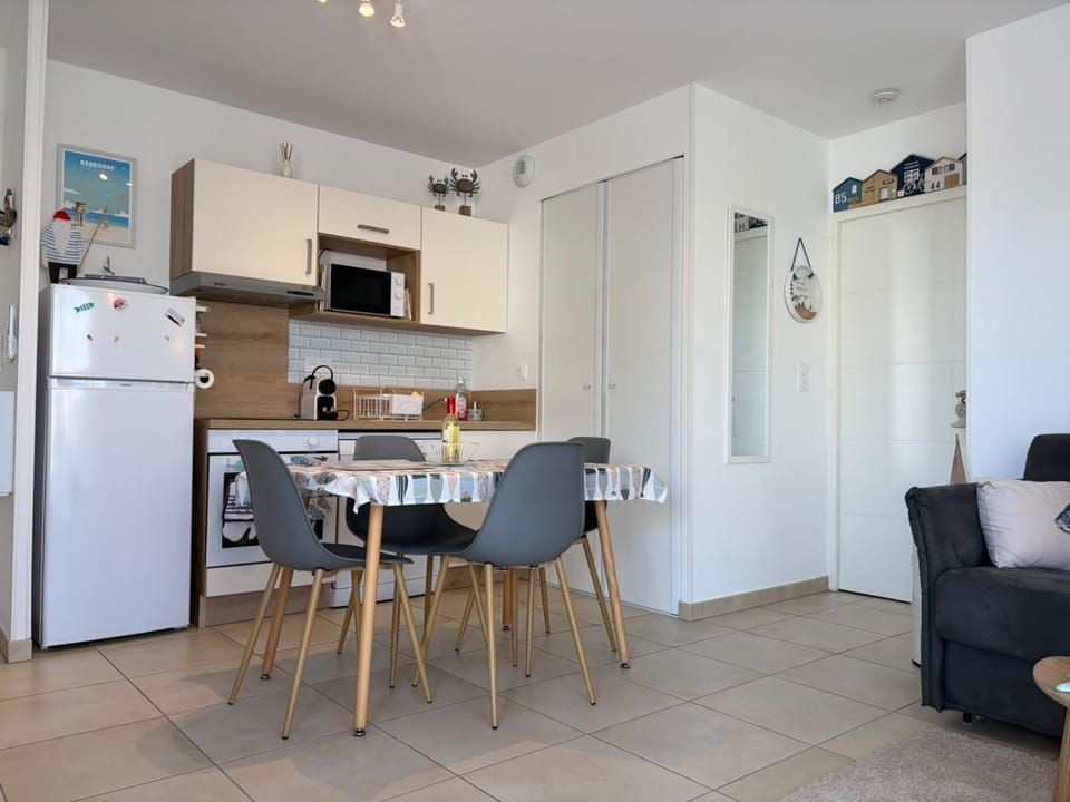 Dining area, kitchen