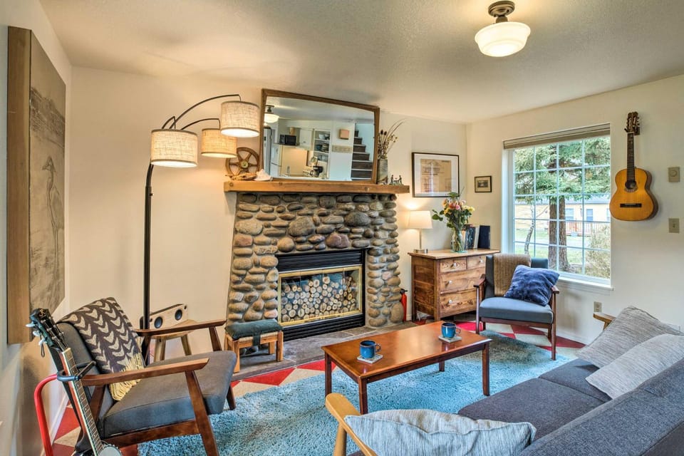 Charming Rockaway Beach House, Walk to Ocean! House in Rockaway Beach